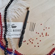 Люневильский крючок с 3-мя иглами бренда Vintage Rose Шахматы Эбеновое дерево